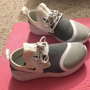 Nike Lunar Charge Sneakers